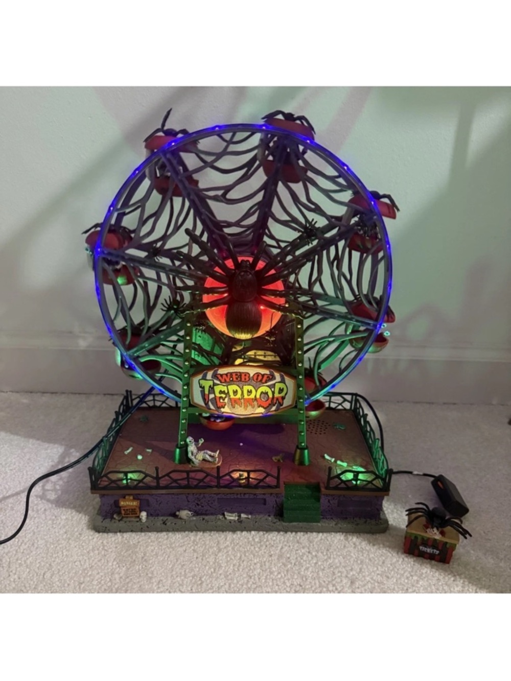 NEW LEMAX Web of Terror Halloween Ferris Wheel (lights up and makes noise)